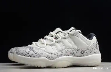 - RETRO SNAKE LOW BONE JORDAN LIGHT 11 0627